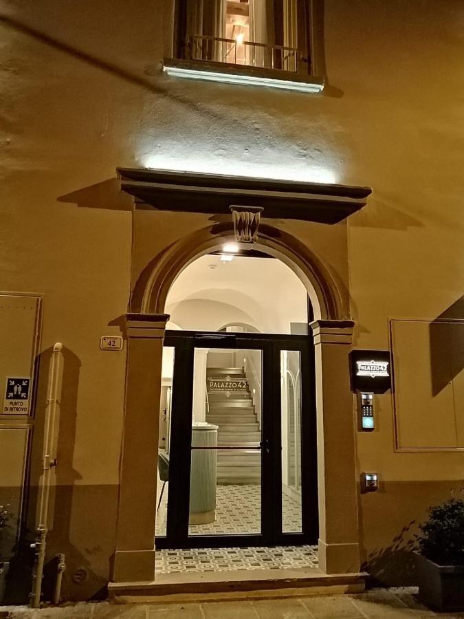 Palazzo 42 - Boutique Hotel & Suites ピストイア エクステリア 写真